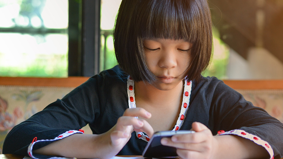We need regulation to save kids from mobile device addiction