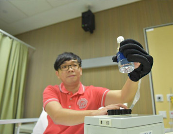 Helping (robotic) hand for stroke patients