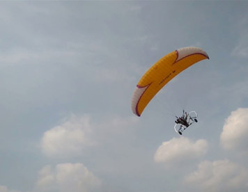 World’s lightest paraglider trike