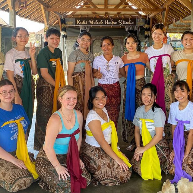 21 students from NUS Southeast Asian Studies immersed themselves in traditional Balinese art