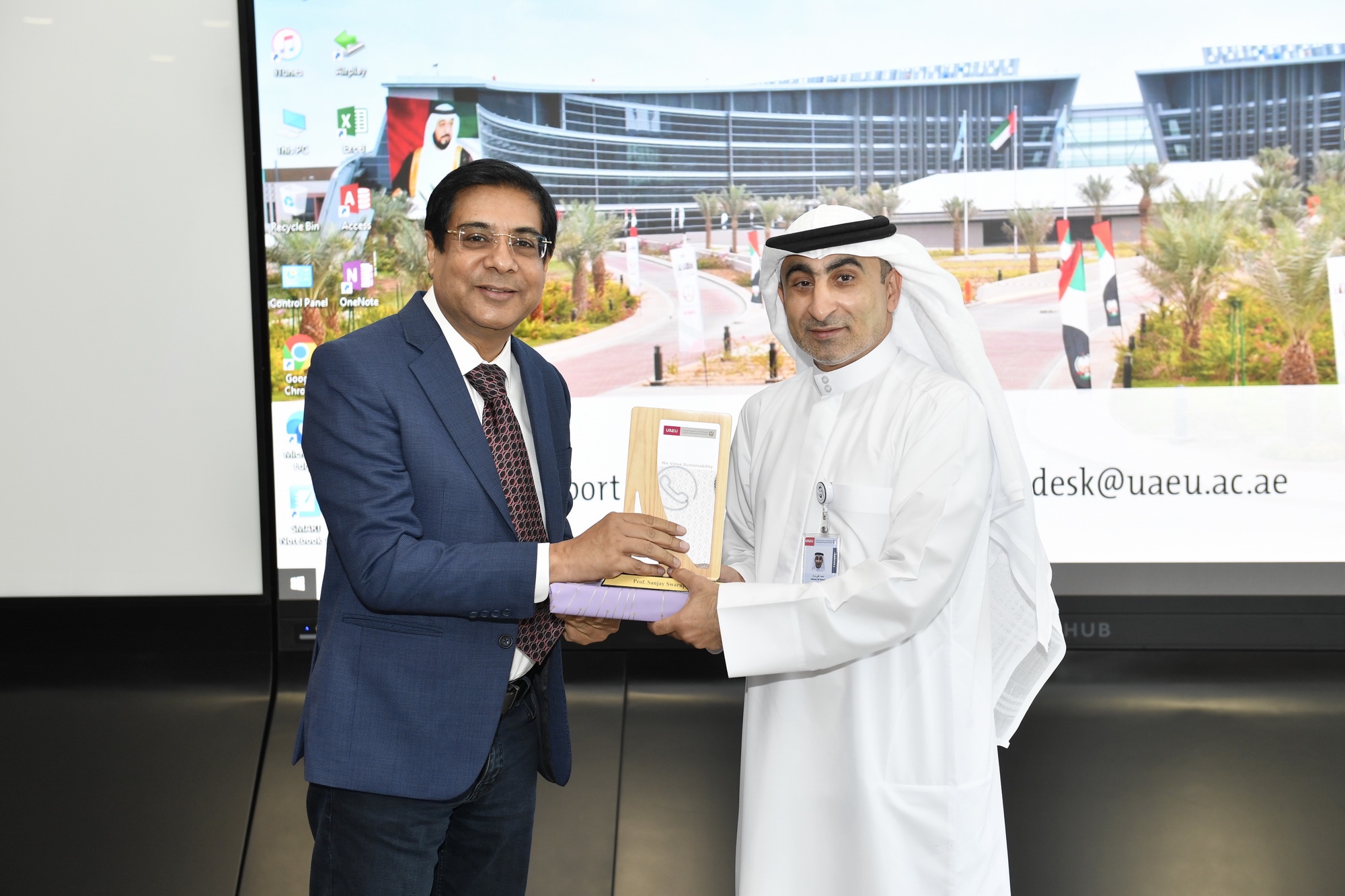 Assoc. Prof. Swarup receiving the token of appreciation from Prof. Ahmed Murad, Associate Provost of Research, UAEU at the One-Day Research Collaboration Symposium between UAE University and NUS.