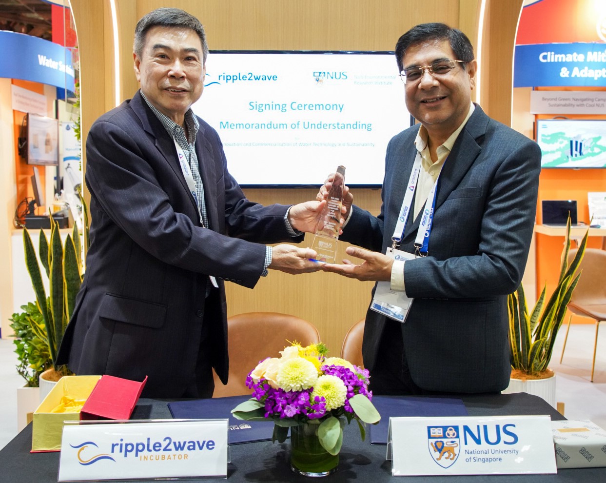 Assoc Prof Sanjay Swarup, Director of NERI (right) and Dr Lim Mong Hoo, Senior Advisor of R2Wi (left), gift exchange after signing the NUS-R2Wi MOU.