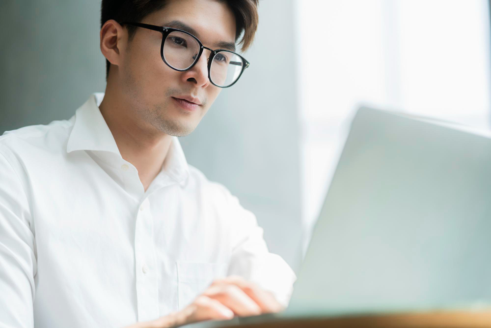 Man-with-Laptop_2